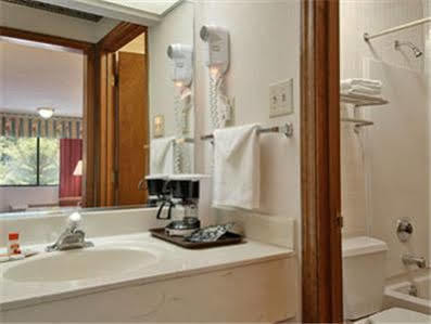 Motel Super 8 By Wyndham Burlington Nc Esterno foto