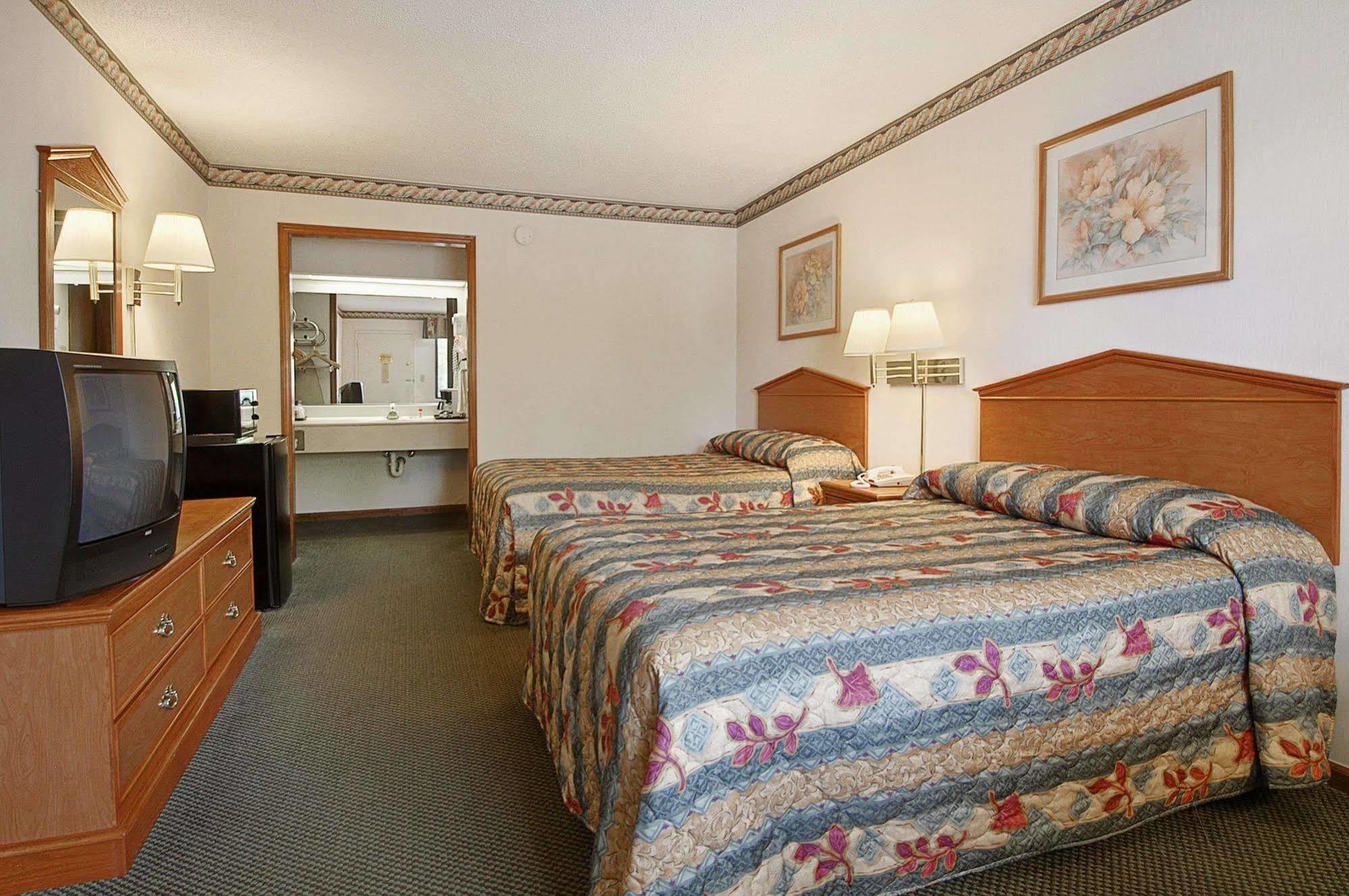 Motel Super 8 By Wyndham Burlington Nc Esterno foto